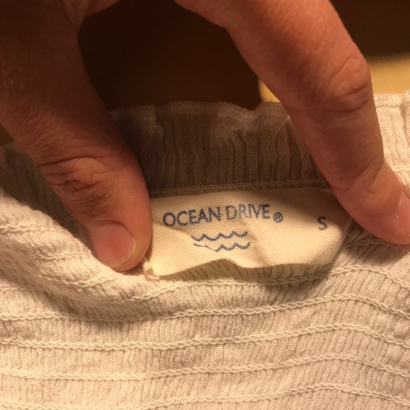 White Ruffled Button Cami/Crop Top - Picture 3 of 3